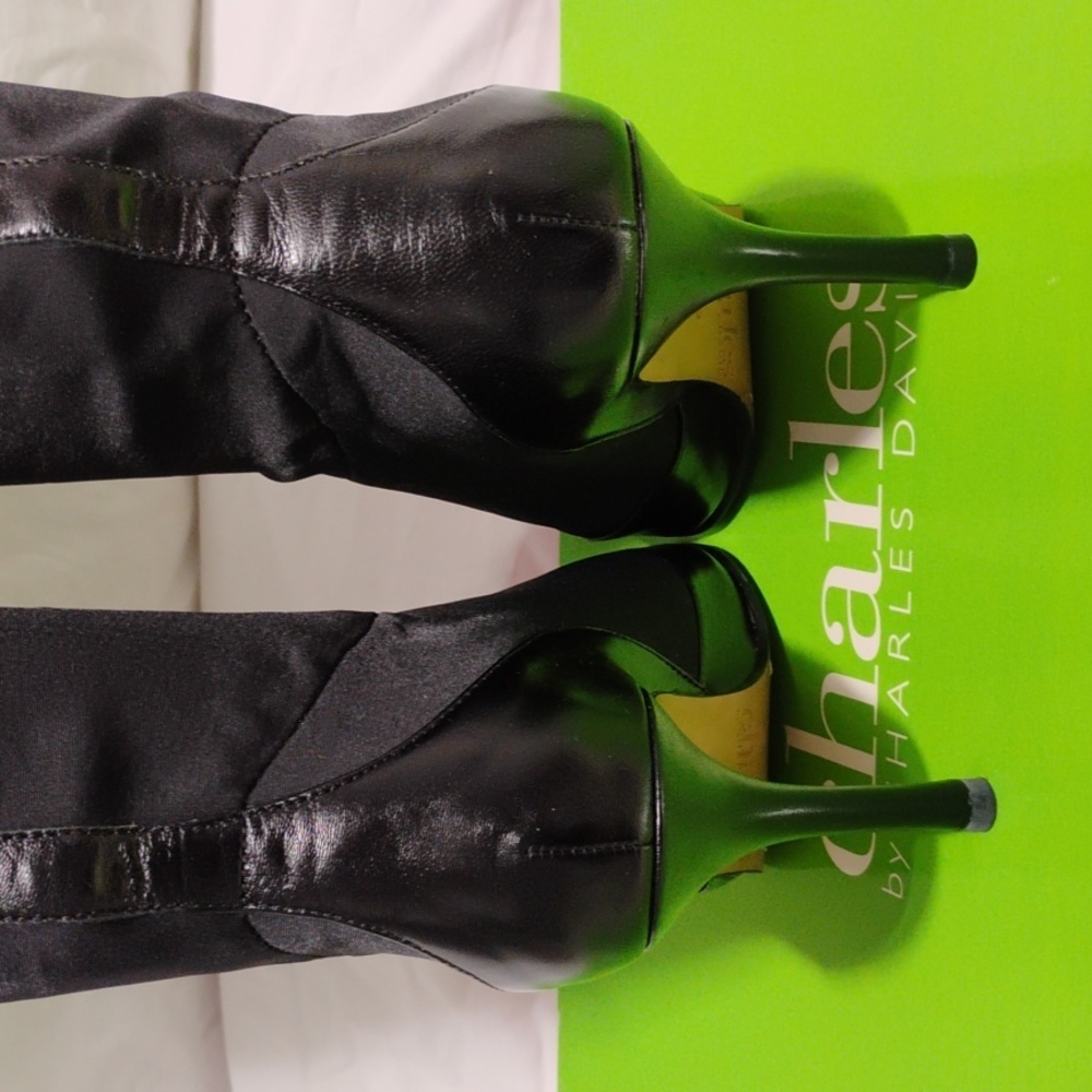 New Charles By Charles David Tall Black Stretch Boots Sz.9 W Box - Picture 6 of 15